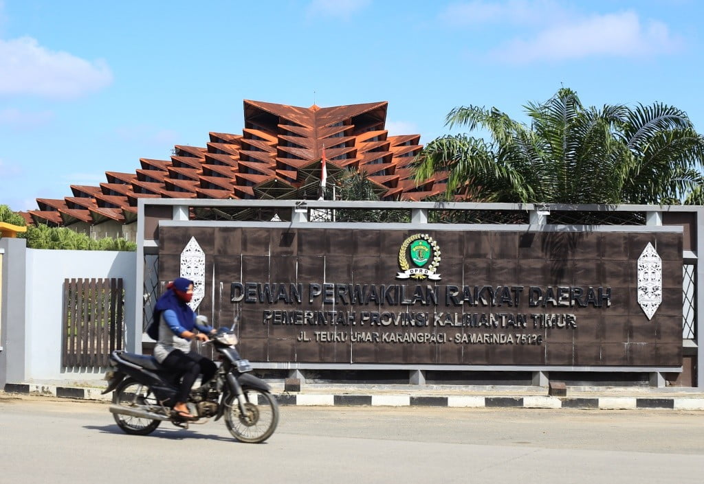 Papan nama DPRD Kaltim/ nomorsatukaltim