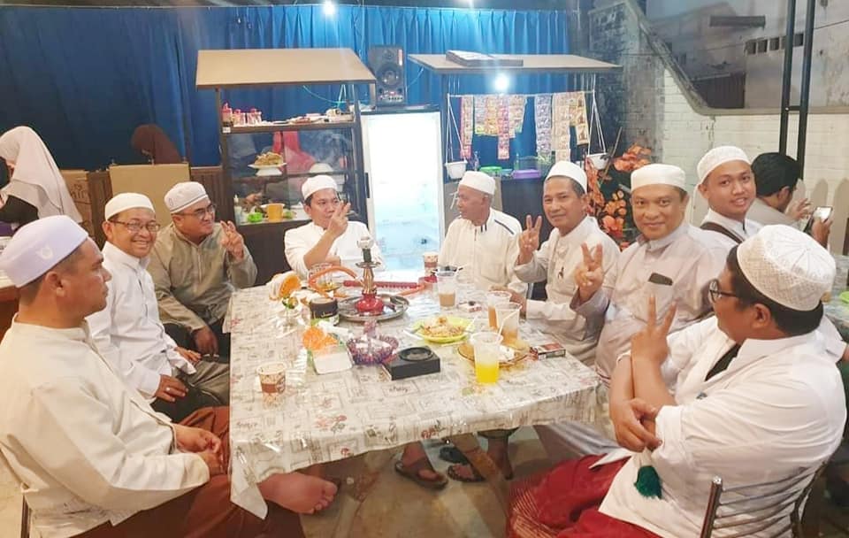 Momen Guru Udin saat bersama kerabat/ IST