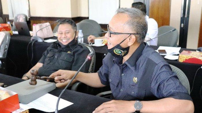 Wakil Ketua DPRD Kaltim, M. Samsun saat memimpin rapat Banmus/ HO DPRD Kaltim